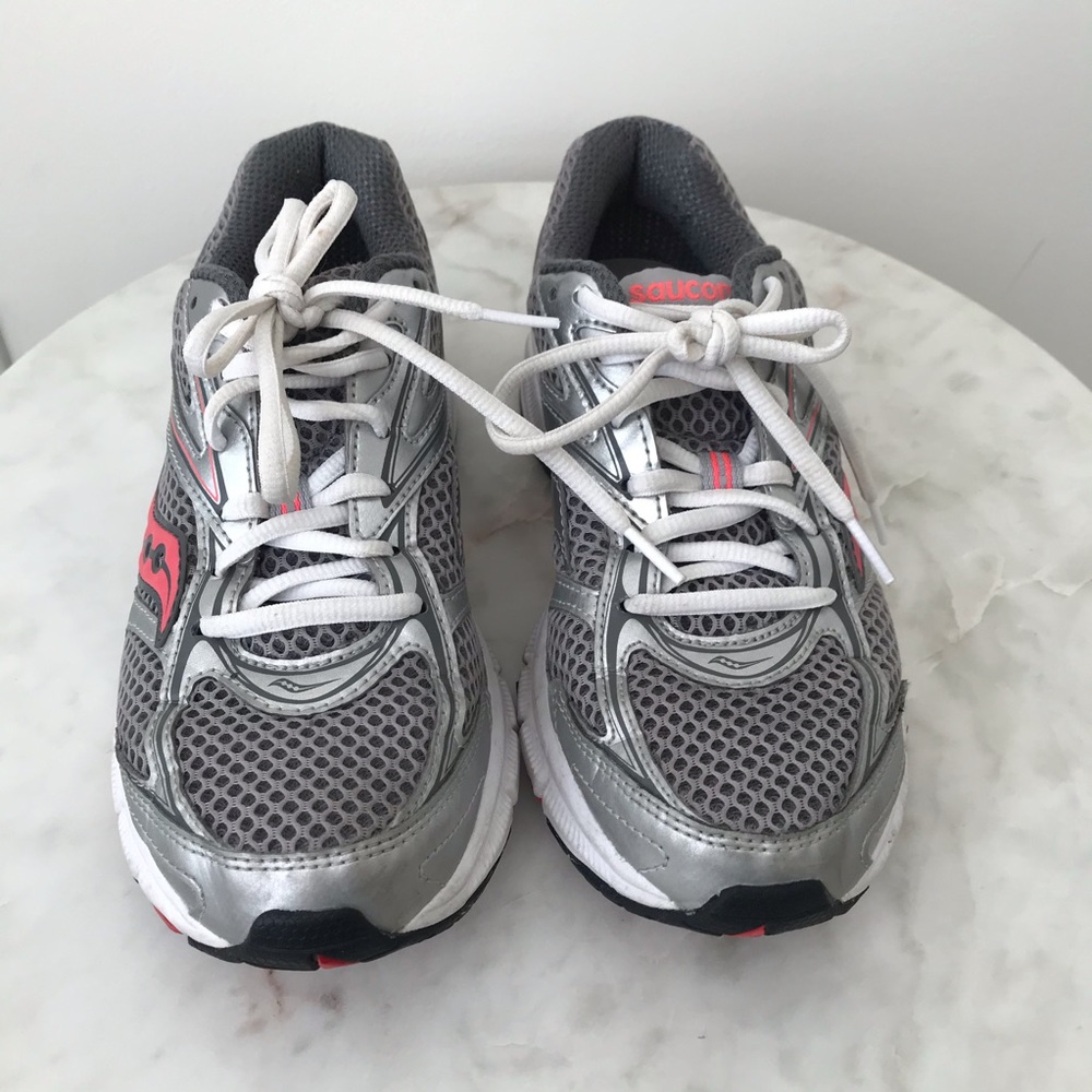 Saucony Cohesion sneaker 7US